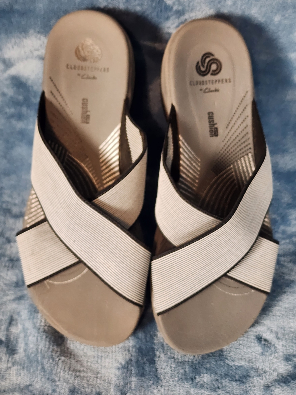 Clarks Cloudsteppers Women's Gray And Black Crossover Sandals